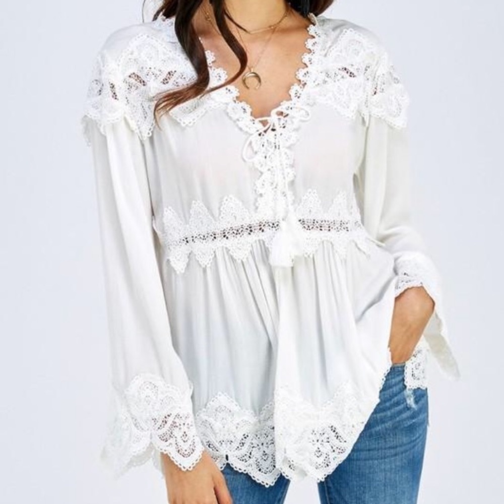 Bell sleeve lace top (off-white)